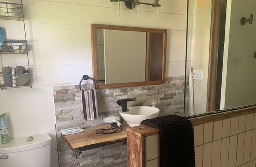 Chatsworth House | Super cozy home in small town
