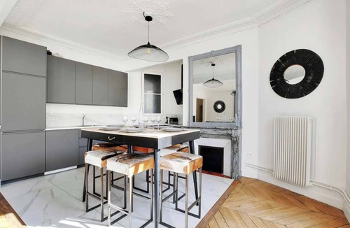 Quartier de la Roquette Apartment | Superb Apartment Center of Paris Le Marais 3 bdrs