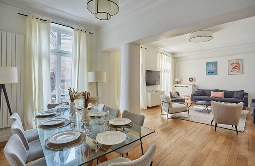 Saint-Vincent-de-Paul Apartment | Superb Apartment Center of Paris/montmartre