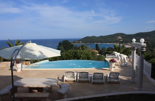 Favone Villa | Superb infinity pool villa with stunning sea views in Favone