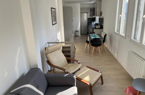 Le Plateau House | Superbe Maison Loft 80 m2 au calme avec jardin et parking privés proche Paris Disney la vallée village
