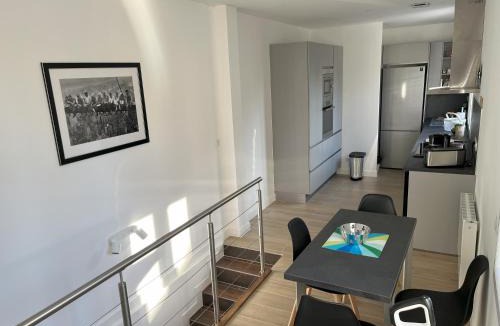 Le Plateau House | Superbe Maison Loft 80 m2 au calme avec jardin et parking privés proche Paris Disney la vallée village