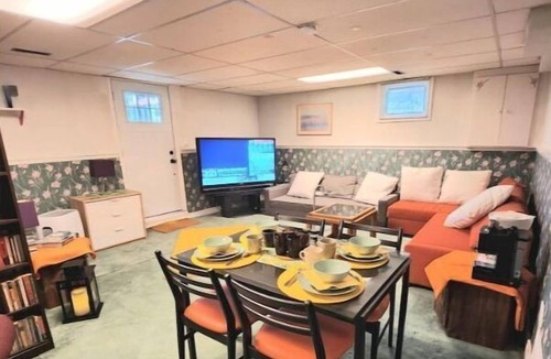 Thornhill House | Superclean/cozy/warm/unique2 Bdr/separate Entrance