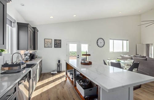 Apache Junction House | Superstition Mountains Modern Getaway