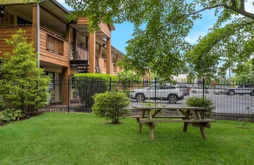 Woodbury Hotel | SureStay Plus by Best Western Woodbury Inn