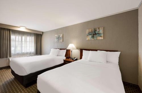 Woodbury Hotel | SureStay Plus by Best Western Woodbury Inn