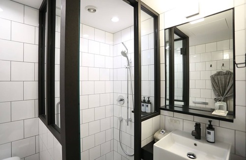 Jingumae Hotel | Swanky Room in Artsy Upscale Hotel Tokyo