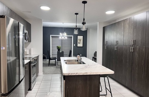 Innisfil House | Sweet Deal! Spacious 4bd Home Comfortably Sleeps 10.