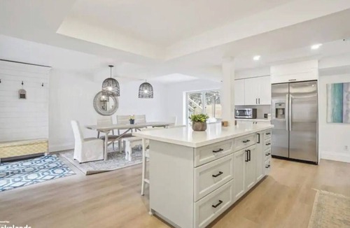 Wasaga Beach Cottage | Sweet Escape for Beach Bums and Ski Bunnies!