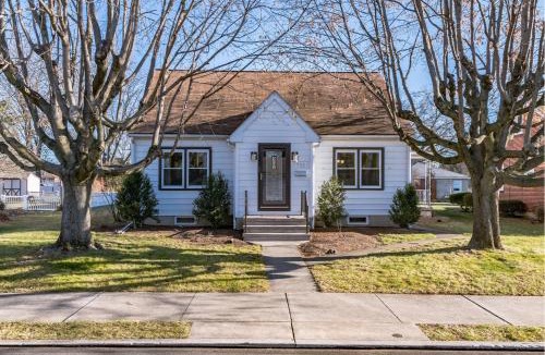 Palmyra House | "Sweet Serenity" Stay 10 Minutes from Hershey home