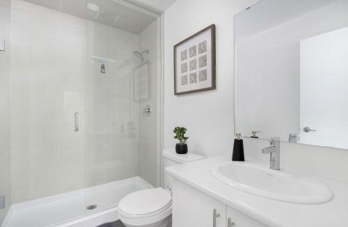 Erin Mills House | Sweet Townhouse with Rooftop Patio in Erin Mills