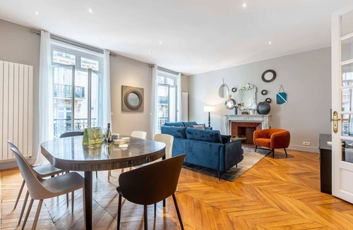 Champs-Elysees Apartment | Sweett | Cerisoles V