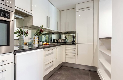 L'Europe Apartment | Sweett | Saint Lazare IV