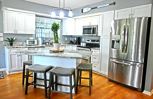 Weeki Wachee Gardens House | Swim Mat, Kayaks, Fire Pit! PET FRIENDLY - Paddlers Cove - Weeki Wachee River