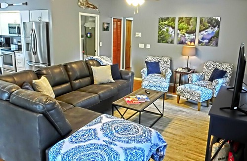 Weeki Wachee Gardens House | Swim Mat, Kayaks, Fire Pit! PET FRIENDLY - Paddlers Cove - Weeki Wachee River