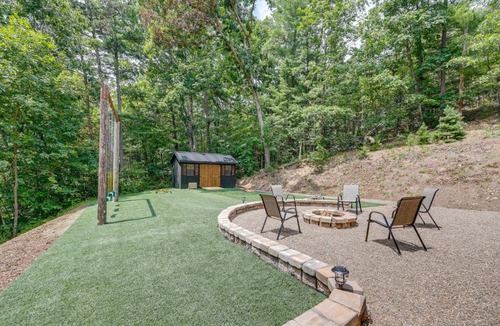 Calvin House | Swings, Fire Pit + Views: Shirleysburg Cabin!