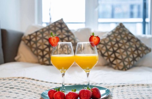 Cabbagetown South Hotel | Sylvestre Suites - Downtown Toronto - 2BR