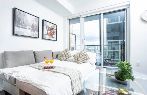 Cabbagetown South Hotel | Sylvestre Suites - Downtown Toronto - 2BR