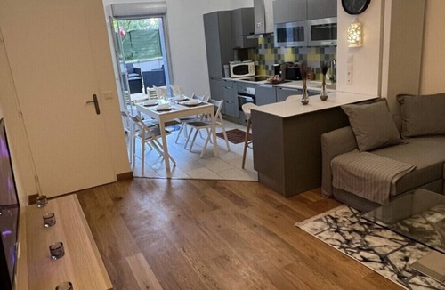 Epinay-sur-Seine Apartment | T2 jacuzzi 6 stade de France and porte de paris streetcar stations