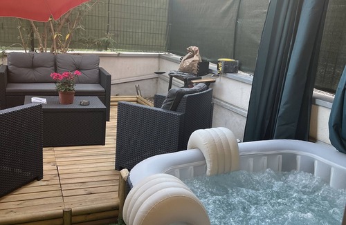 Epinay-sur-Seine Apartment | T2 jacuzzi 6 stade de France and porte de paris streetcar stations