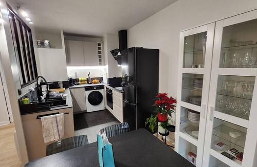 Rueil-Malmaison Apartment | T2, parking, terrace, near Paris and La Defense