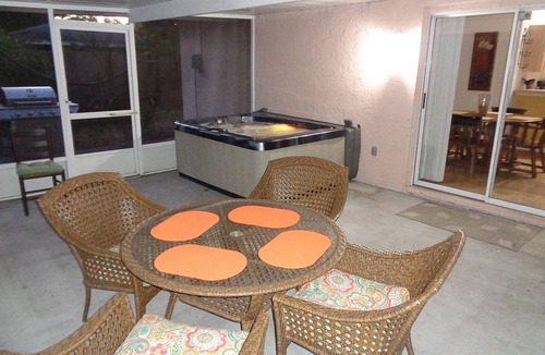 Lake Magdalene House | Tampa Bungalow - Hot Tub/Pets/Beaches/Busch Gardens