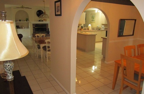 Lake Magdalene House | Tampa Cottage - Hot Tub/Pets/Beaches/Busch Gardens/USF