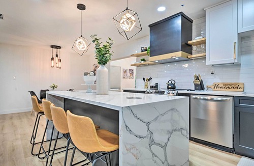 Tampa House | Tampa Retreat: 11 Beds, Game Room & Pool!