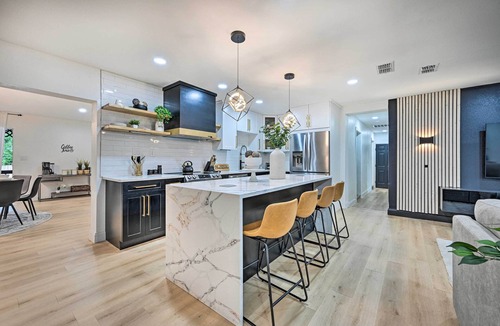Tampa House | Tampa Retreat: 11 Beds, Game Room & Pool!