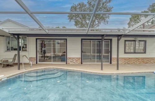 Riverside Heights House | Tampa Retreat: Poolside & Spa Fun and City Vibes