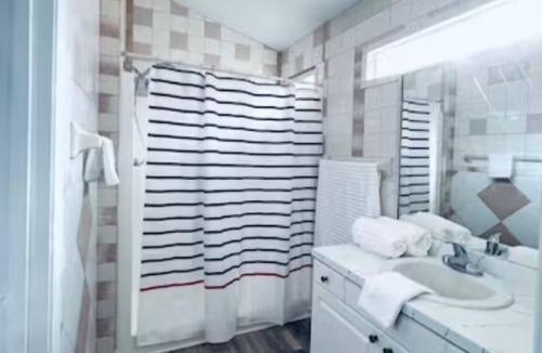 Ybor City House | Tampas Cozy 3/2 Bungalow [private]
