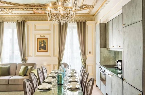 Les Halles Apartment | TASTEFULLY COMPLEMENTED BY CONTEMPORARY LUXURY IN A HERITAGE BUILDING- LOUVRE