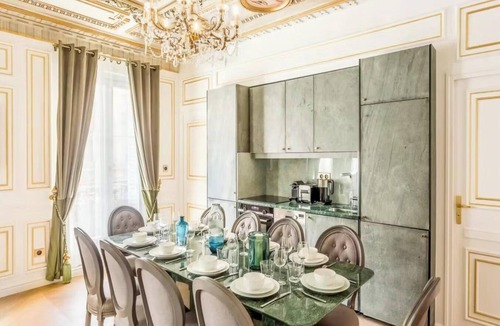 Les Halles Apartment | TASTEFULLY COMPLEMENTED BY CONTEMPORARY LUXURY IN A HERITAGE BUILDING- LOUVRE