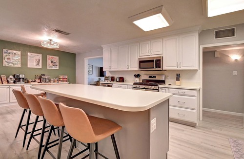 Tempe House | Tempe 4 Bdrm w/Game Room and Coffee/Espresso Bar!