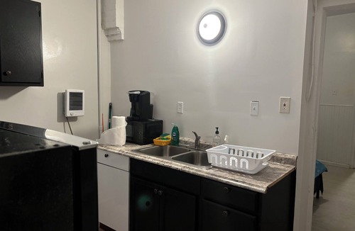 North Philadelphia Apartment | Temple Hospital First Floor with Backyard