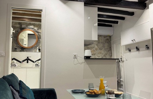 5th Arrondissement Apartment | Terrace, AC, & calm - Cocoon amidst the hustle and bustle of the Latin Quarter