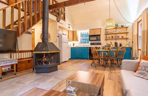 Albrightsville Cabin | That Gray House. Romantic getaway. Parks, lakes. Optional experience packages