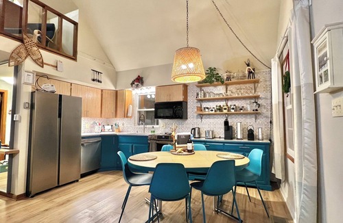 Albrightsville Cabin | That Gray House. Romantic getaway. Parks, lakes. Optional experience packages