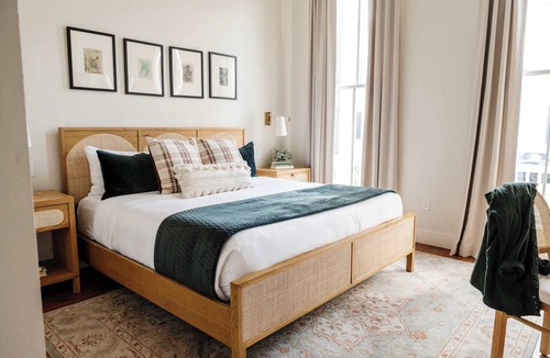 Faubourg Lafayette Hotel | The 1300 | Luxe 7BR Pool&Spa · Parade Block