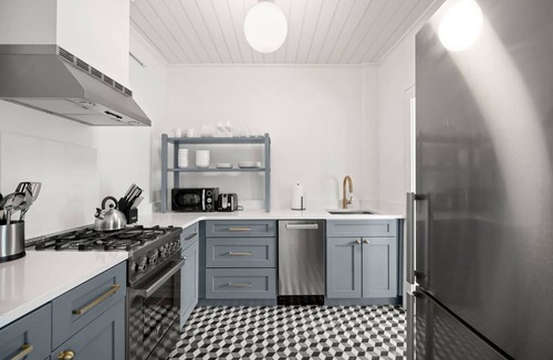 Hyde Park Apartment | The Adaline 5 by Brightwild Classy Hyde Park Apt