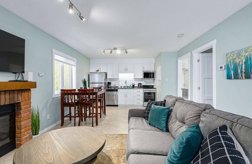 Collingwood Apartment | The Alpine - Central Collingwood Condo