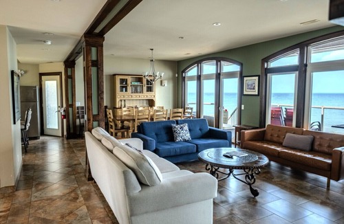 Craigleith Villa | The Aqua Villa at Blue View Chalets