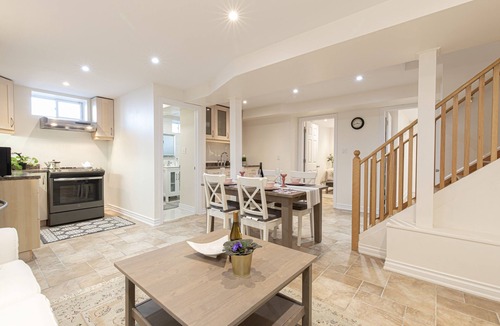Richmond Hill House | The Artist House in Downtown Richmond Hill [2bdrm|1 bath]