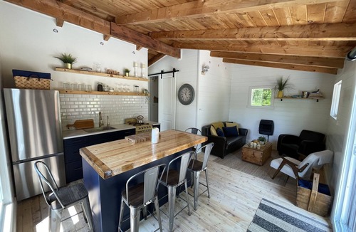 Frontenac Cottage | The Bay Stay! Fully Renovated Off-Grid Waterfront Cottage on Burridge Lake