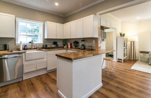 Sylvan Beach House | The Beach Pad · Spacious 4BR Getaway · Walk to Sylvan Beach