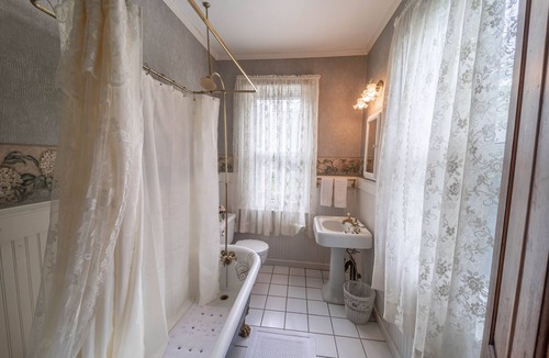 Jim Thorpe Bed & Breakfast | The Bella Victoria- Adult Only
