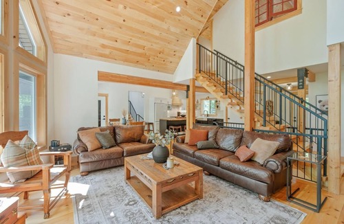 Calabogie Cabin | The Black Diamond Lodge