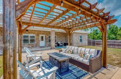 Crestview House | The Blue Canoe