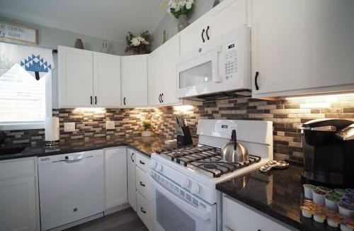 Conneaut Lakeshore Apartment | The Blue Haven at Conneaut Lake