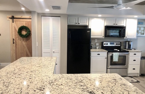 South Venice House | The Casa Coco | Coronado: Updated home, Heated pool close to S. Venice beach.